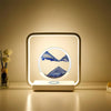 Afbeelding laden in galerijviewer, SandArt Elegance™ |  Sierlijke Zandkunst Nachtlamp met Draadloze Oplaadfunctie