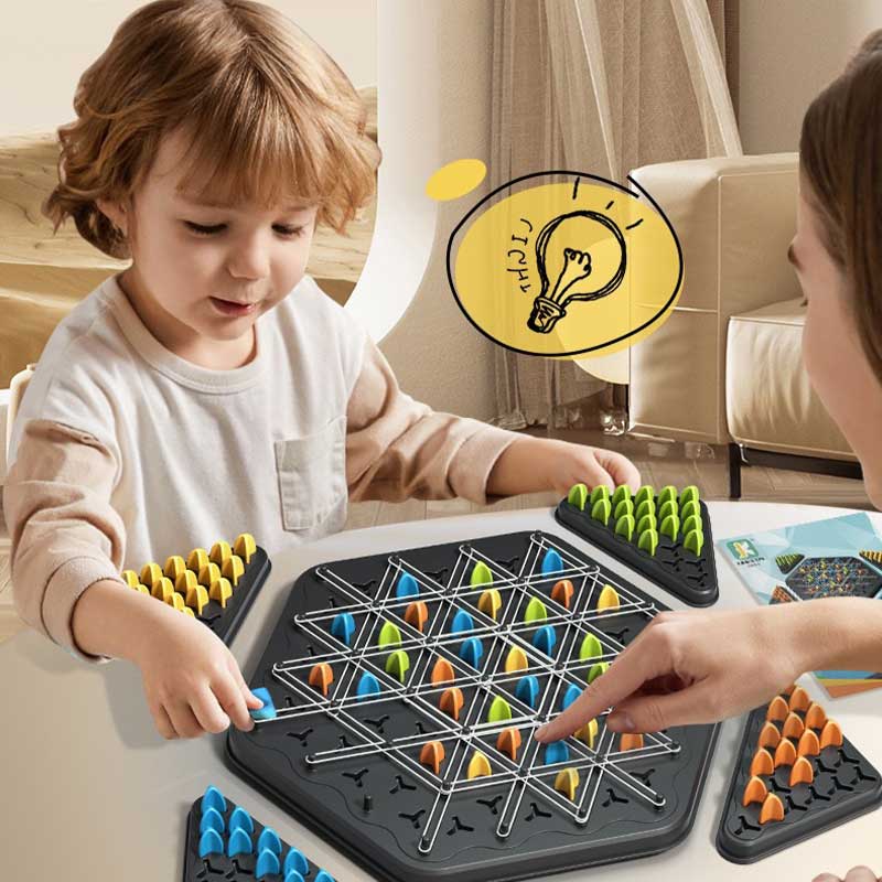 PlaySmart Driehoek Ketting Spel | Ontwikkel essentiële vaardigheden terwijl je plezier hebt.