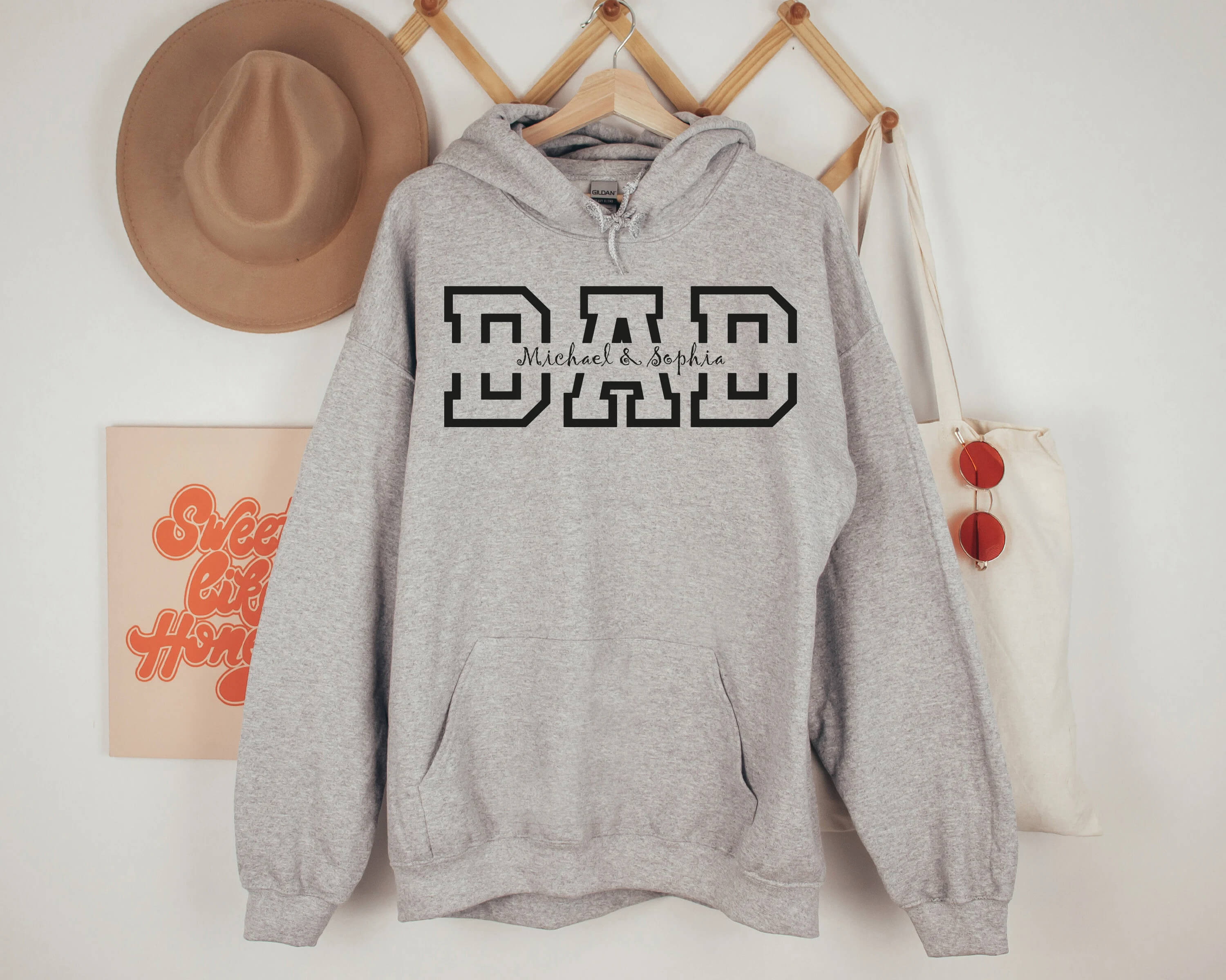 PapaHug | Custom Dad Hoodie met kindernamen, perfect cadeau voor vaderdag